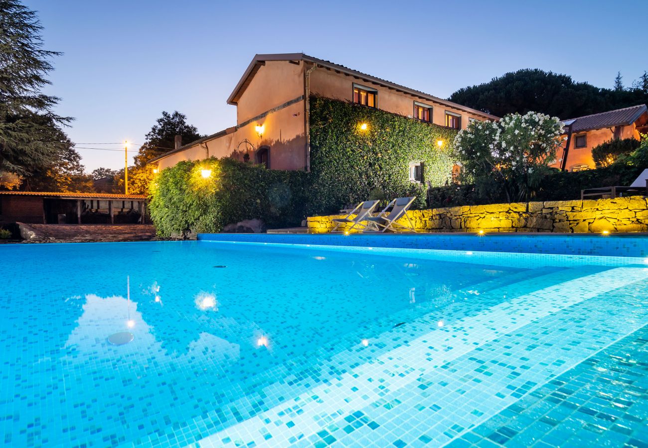 Villa a Pedara - Antica residenza di campagna con piscina situata alle pendici dell’Etna, Sicilia.