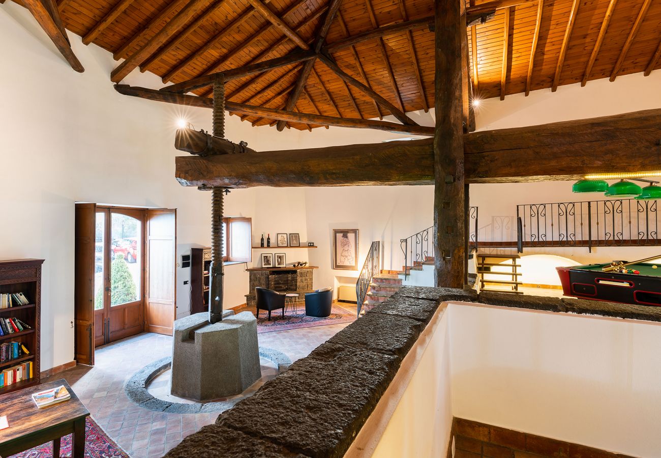 Villa a Pedara - Antica residenza di campagna con piscina situata alle pendici dell’Etna, Sicilia.