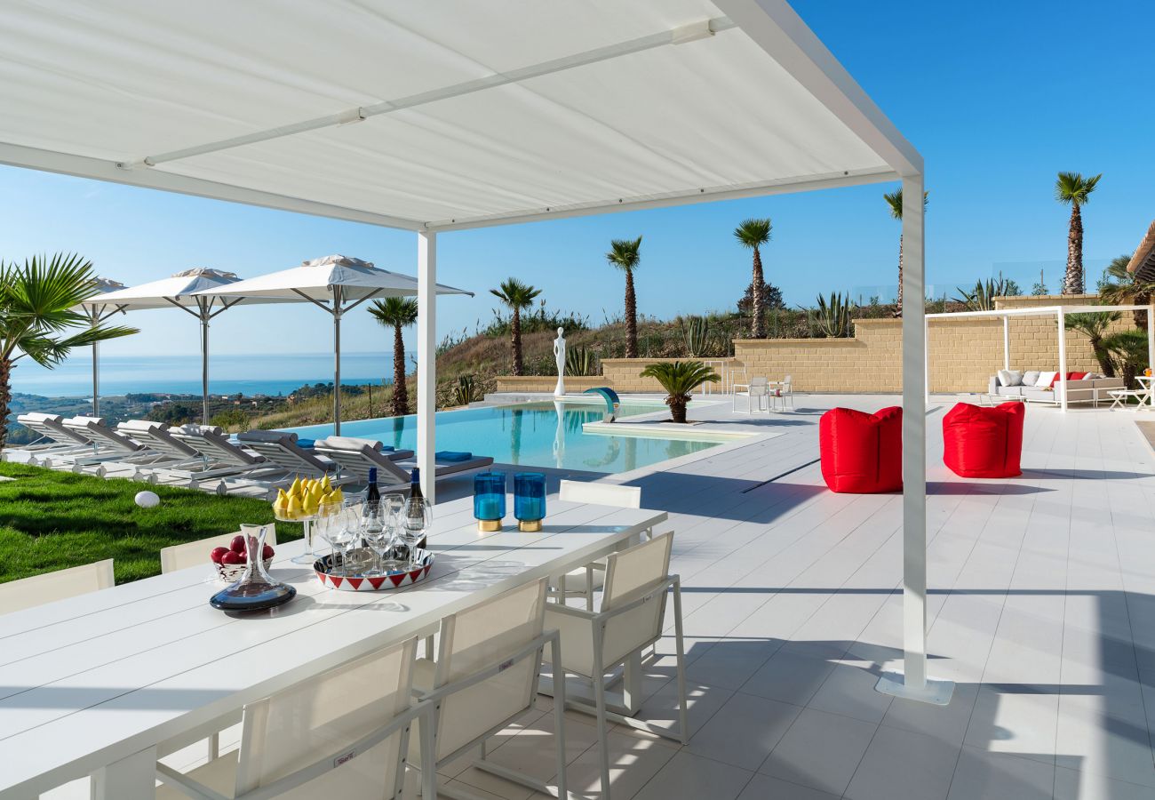 Villa a Ribera - Lussuosa villa con piscina situata nei dintorni di Ribera, Agrigento, Sicily – 6 pax