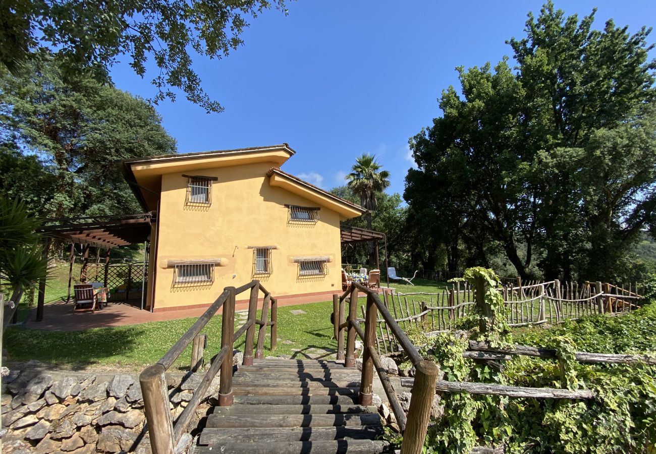 Villa a Itri - Villa immersa nel verde e con piscina 