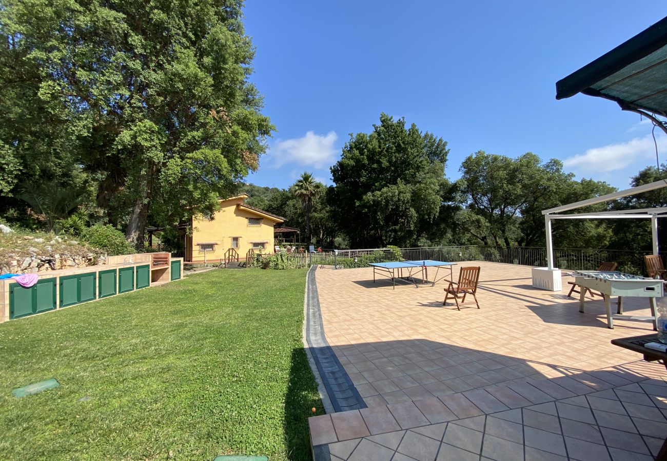 Villa a Itri - Villa immersa nel verde e con piscina 