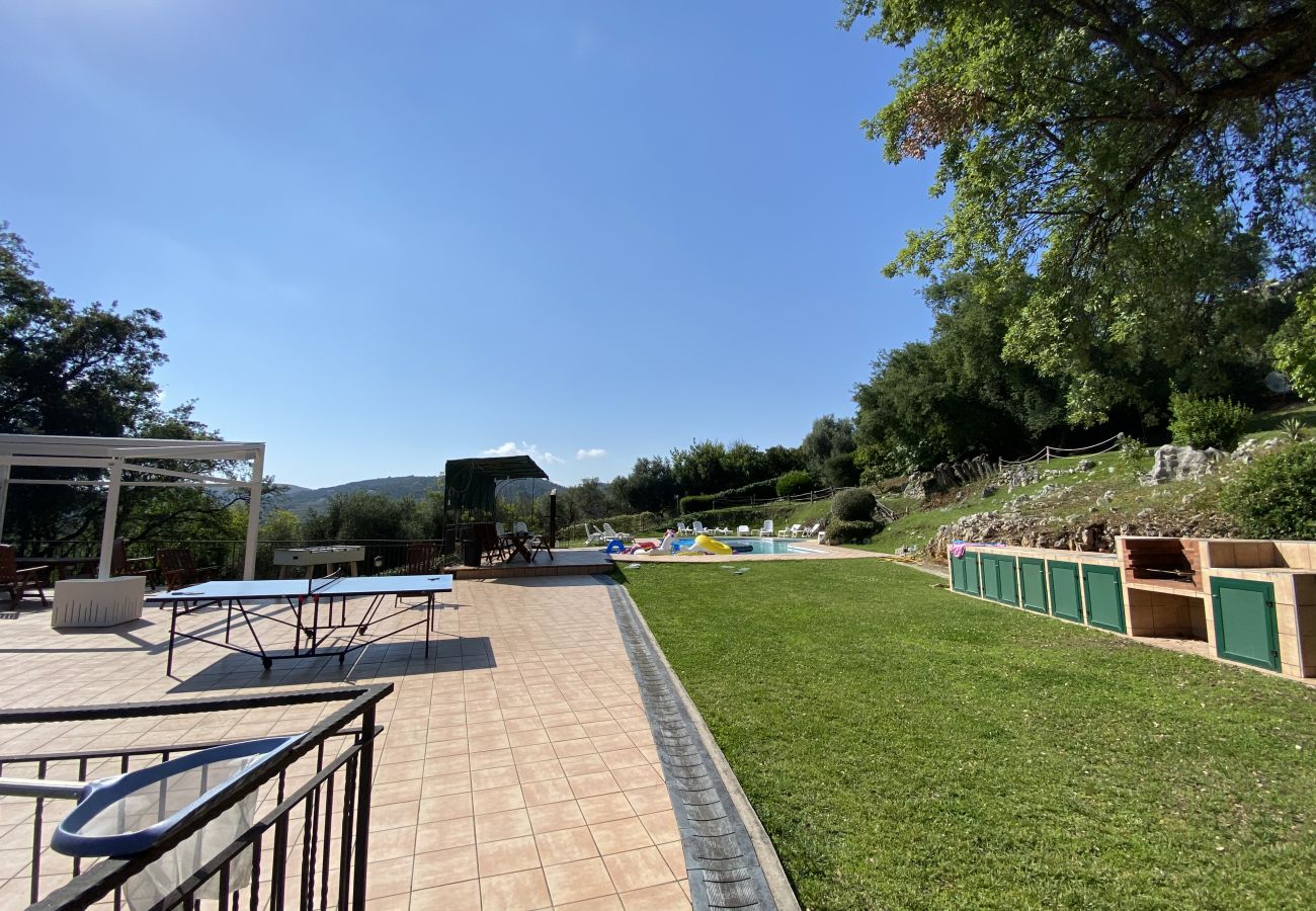 Villa a Itri - Villa immersa nel verde e con piscina 