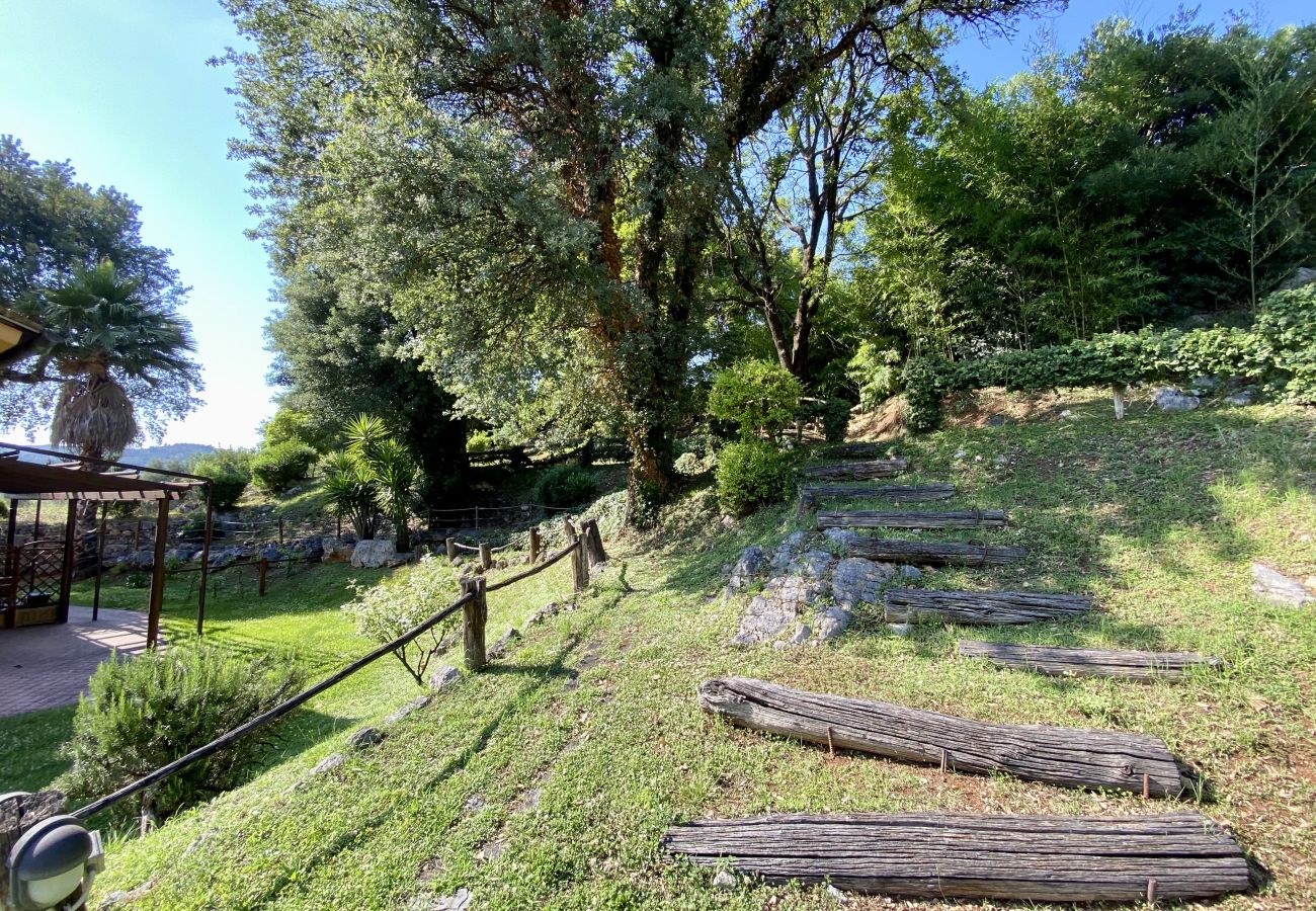 Villa a Itri - Villa immersa nel verde e con piscina 